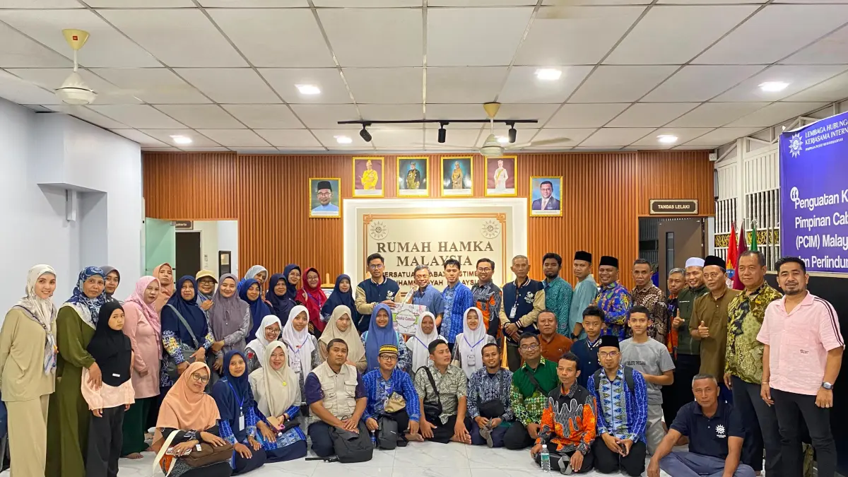 PENGALAMAN BERHARGA: Salah satu siswa SD Aisyiyah Kota Malang, Almira Rusyda Haflani, atau yang akrab disapa Hafla, siswa kelas 3, berkesempatan melakukan kunjungan ke Kantor Pimpinan Cabang Istimewa Muhammadiyah (PCIM) Malaysia pada Jumat (21/8).