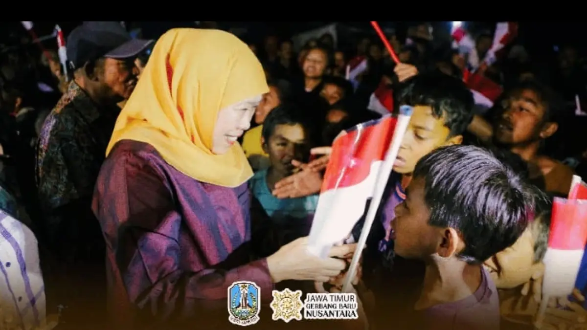 RAMAH: Gubernur Jawa Timur Khofifah Indar Parawansa saat di Nusa Tenggara Timur (NTT).&nbsp;