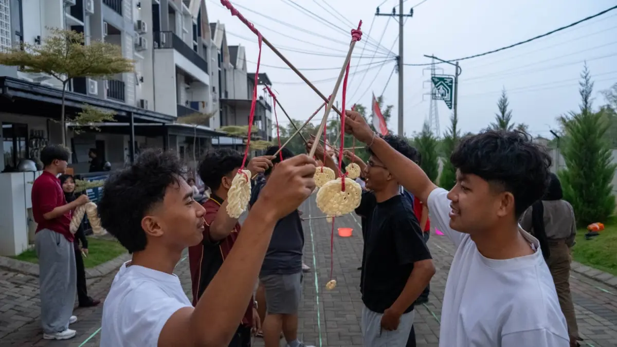 SEMARAK: Keseruan perayaan Hari Ulang Tahun (HUT) ke-81 Kemerdekaan Republik Indonesia oleh Tomoland, Graha Agung Merjosari.