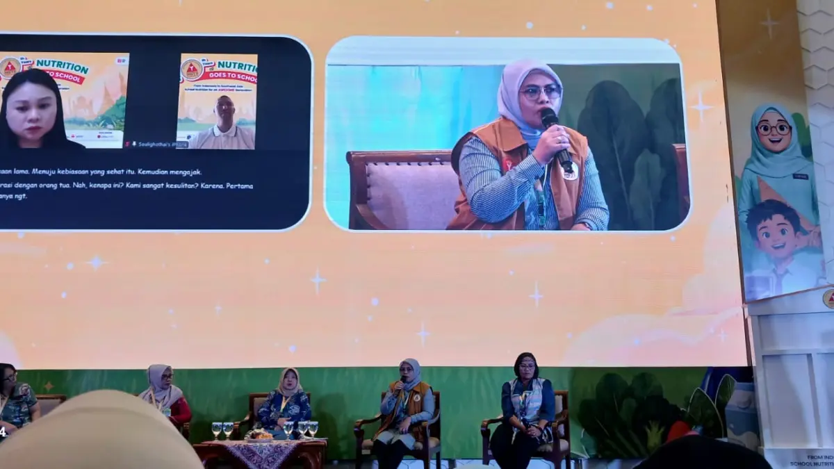 BERANI TAMPIL: Perwakilan SMANESI Wiwik Widati MPd berbagi praktik baik SMAN 1 Singosari sebagai sekolah binaan NGTS sejak 2016.