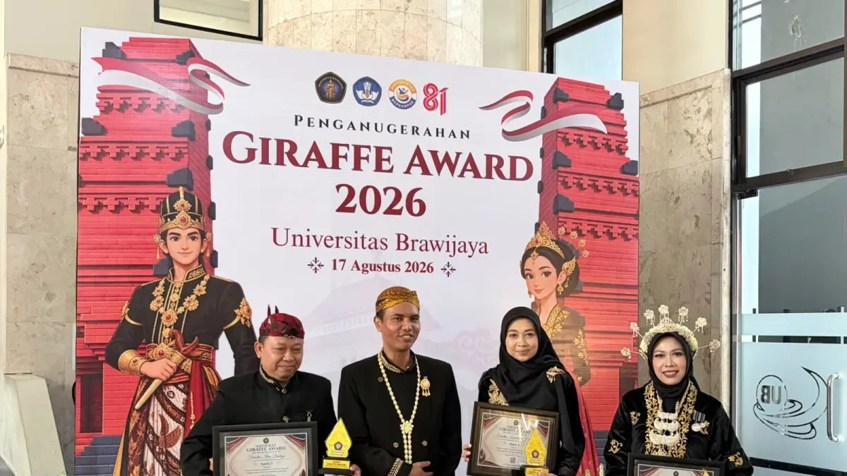 BIKIN BANGGA: FKH UB meraih Juara 2 GIRAFFE AWARD 2026 kategori Capaian Peringkat Unggul dan Akreditasi Nasional. 