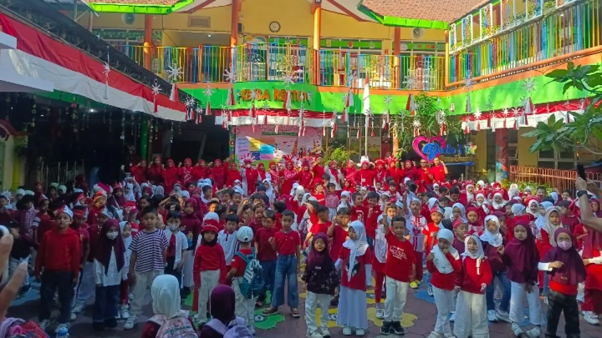MERIAH: Suasana peringatan Hari Ulang Tahun (HUT) ke-81 Kemerdekaan Republik Indonesia di BA/TK Restu 1. 