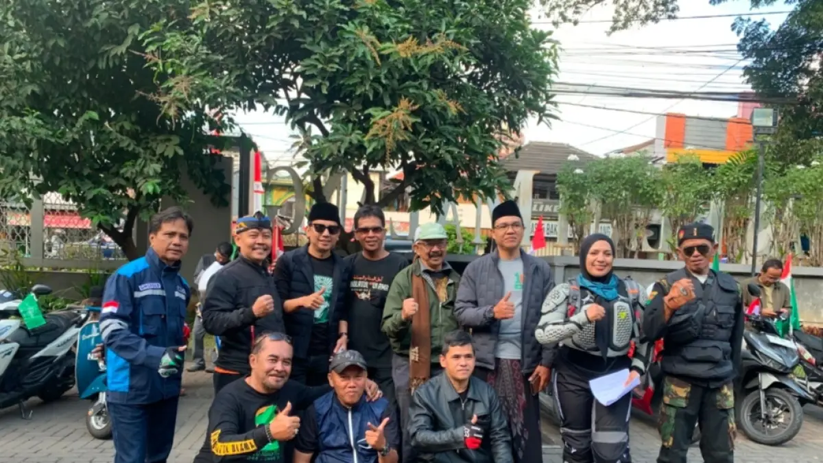 KOMPAK: Bikers Nahdlatul Ulama (NU) Malang Raya yang berangkat menghadiri Muktamar ke-35 NU di Pondok Pesantren Bahrul Ulum, Tambakberas, Jombang, Kamis (27/8).