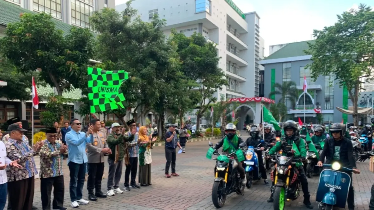 SEMANGAT: Wali Kota Malang Wahyu Hidayat melepas 70 bikers Nahdlatul Ulama (NU) Malang Raya yang berangkat menghadiri Muktamar ke-35 NU di Pondok Pesantren Bahrul Ulum, Tambakberas, Jombang, Kamis (27/8).