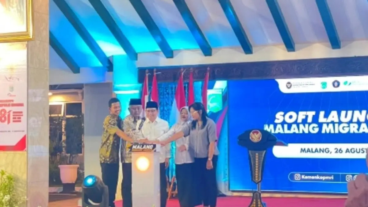 SEMARAK: Menko Muahimin beserta Bupati dan Wakil Bupati Malang
Meluncurkan Malang Migran Center, Rabu (26/8).