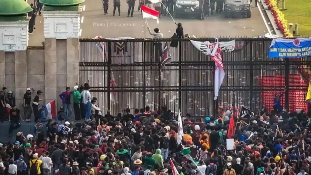 Aksi demonstrasi pada Kamis (27/8/2026) menghasilkan janji DPR RI untuk segera mengesahkan RUU Perampasan Aset. Sumber: Instagram /@acilyahya