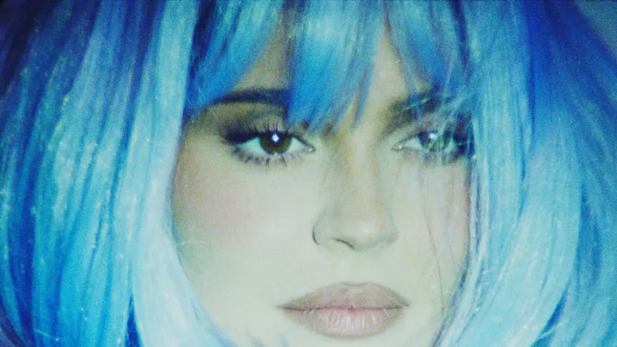 Penampilan terbaru Kylie Jenner di cover Who What Wear. (Foto: @kyliejenner/Instagram)