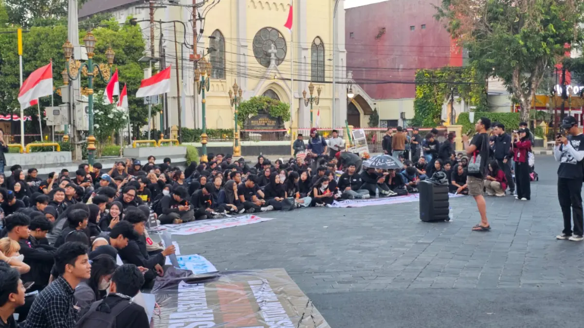Ratusan Massa di Malang Turun ke Jalan, Suarakan 17 Tuntutan