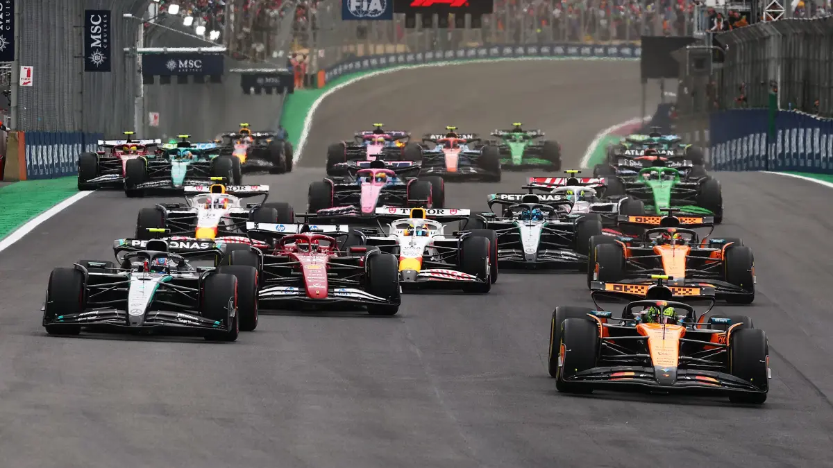 Sesi balapan Formula 1 di sirkuit. Sumber: https://cdn-jk01.kabaroto.com/media/26/6d/ed/266dedc34469fc077e33efc2e33089b6.jpg