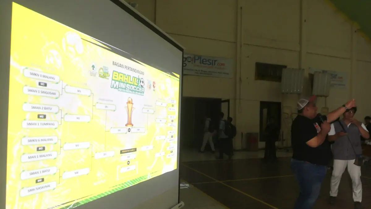PERSAINGAN KETAT : Proses drawing Turnamen Bahlil Mini Soccer Asyik Menuju Puncak Zona Malang Raya di kantor DPD II Partai Golkar Kabupaten Malang, Jalan Karangpandan, Kecamatan Pakisaji Rabu lalu (26/8).