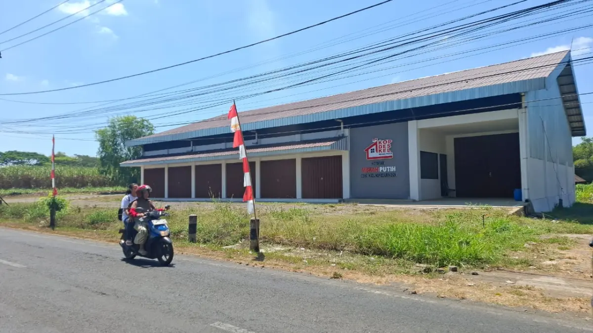 TUNGGU PUSAT: Gerai Koperasi Desa Merah Putih (KDMP) Desa Kedungpedaringan, Kecamatan Kepanjen sudah rampung, tapi belum beroperasi hingga kemarin (28/8).