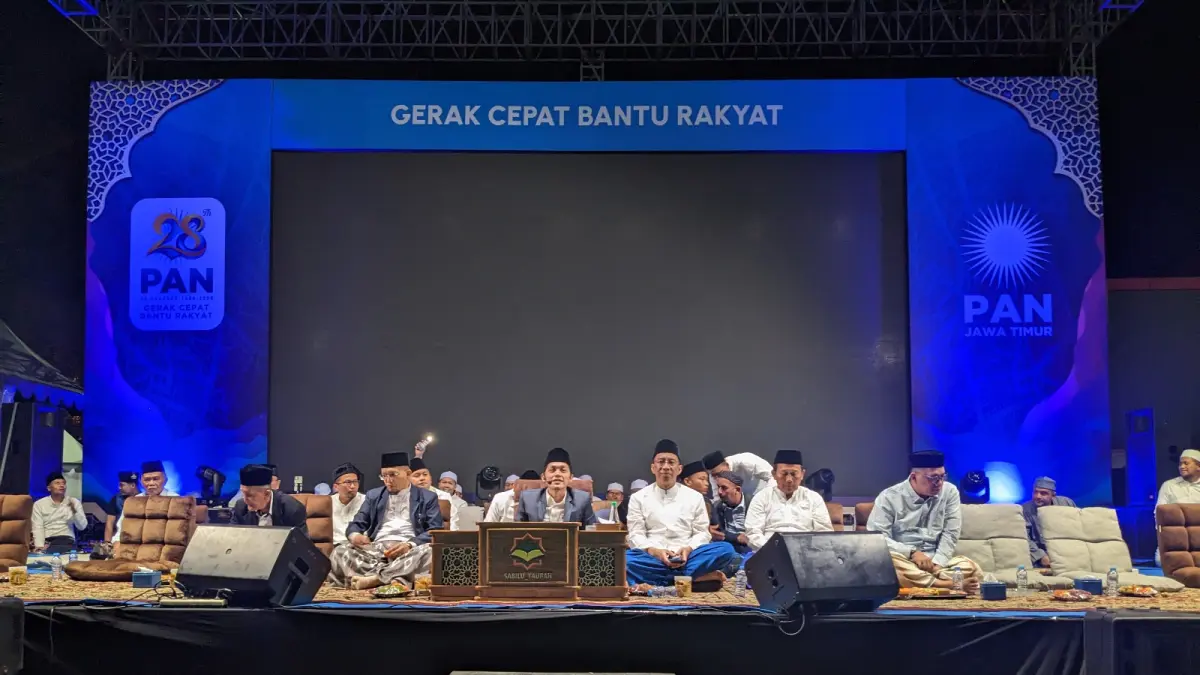 KOMPAK: Puncak peringatan Hari Ulang Tahun (HUT) ke-28 Partai Amanat Nasional (PAN) yang digelar DPW PAN Jawa Timur. 
