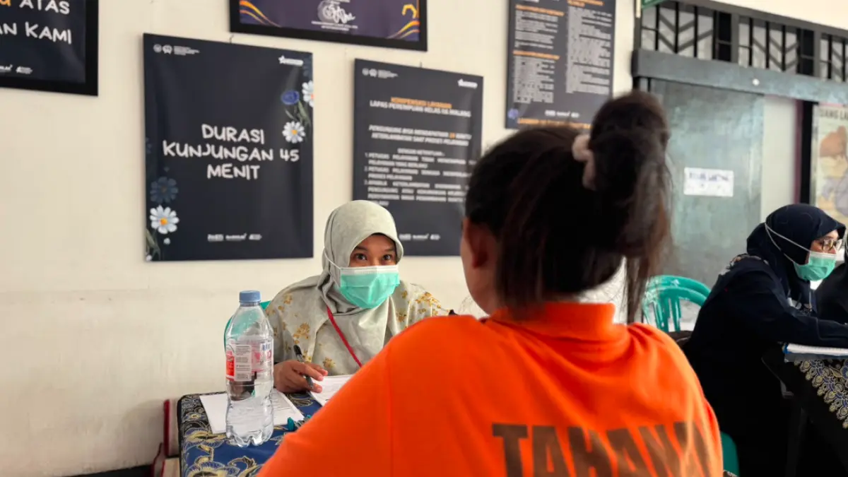 LAYANAN KESEHATAN: Warga binaan baru mengikuti proses konseling kesehatan sebelum menjalani pemeriksaan VCT di LPP Kelas IIA Malang. (HUMAS LPP FOR RADAR MALANG)