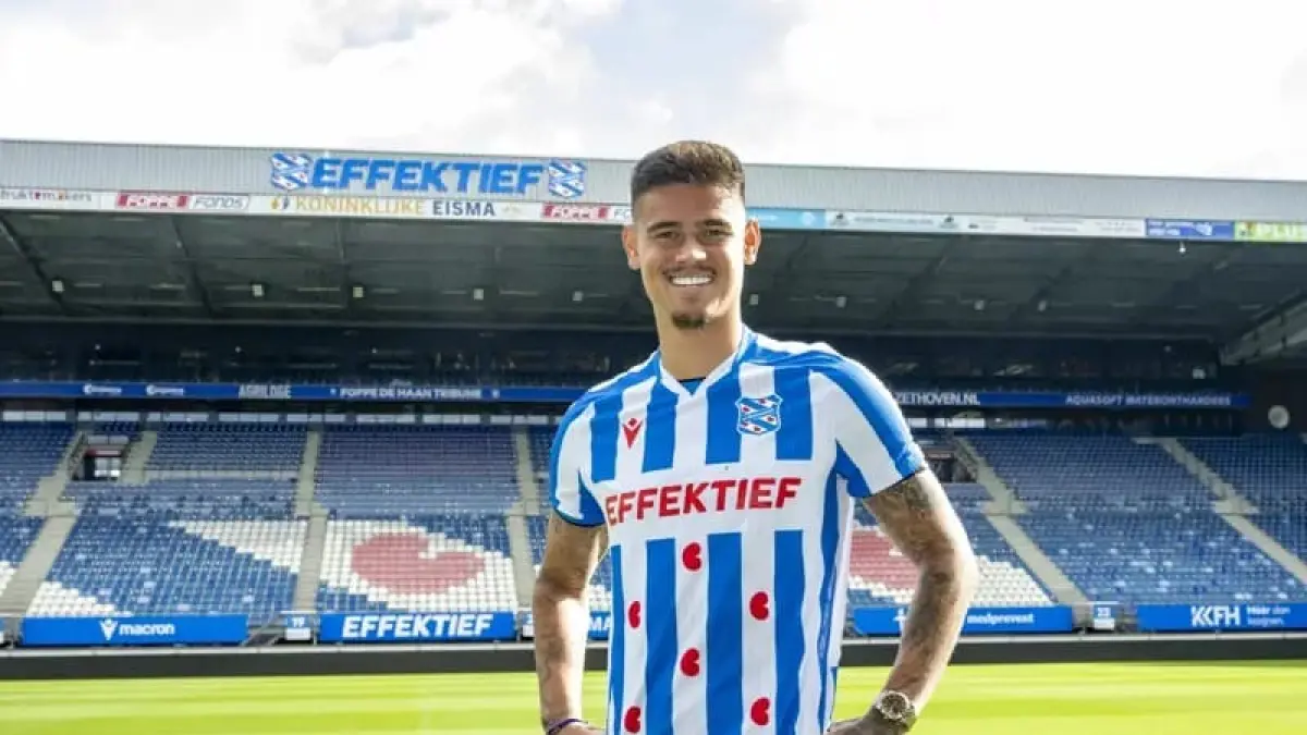 Mees Hilgers Resmi berseragam SC Heerenven. Sumber: website SC Heerenveen