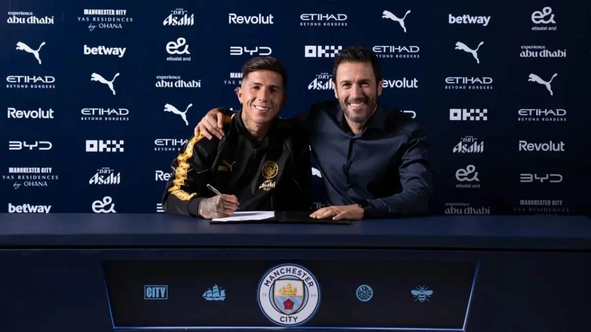 Enzo Menandatangani kontrak dengan Manchester City. Sumber: Website Manchester City.