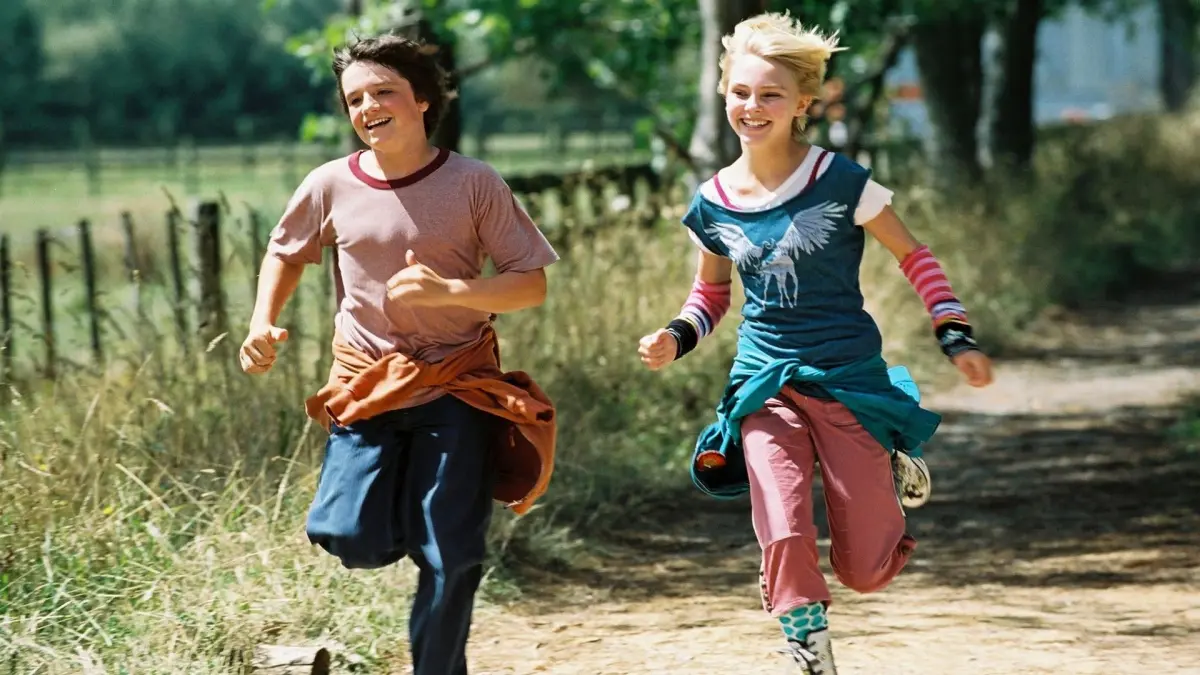 Salah satu adegan dalam film Bridge to Terabithia. (WallpaperCat)