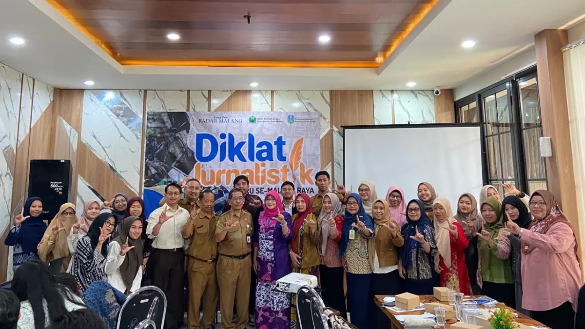TERBAIK : 45 Guru SD/MI dari Kecama­tan Kedungkandang dan Blimbing an­tusias mengikuti diklat jur­na­l­is­tik, pada Se­­nin (31/8).