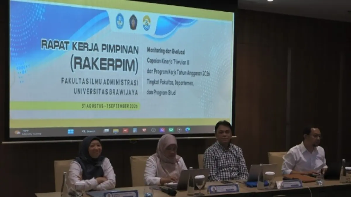 CERMAT: Pimpinan FIA UB sedang mempresentasikan laporan kinerja triwulan II tahun 2026