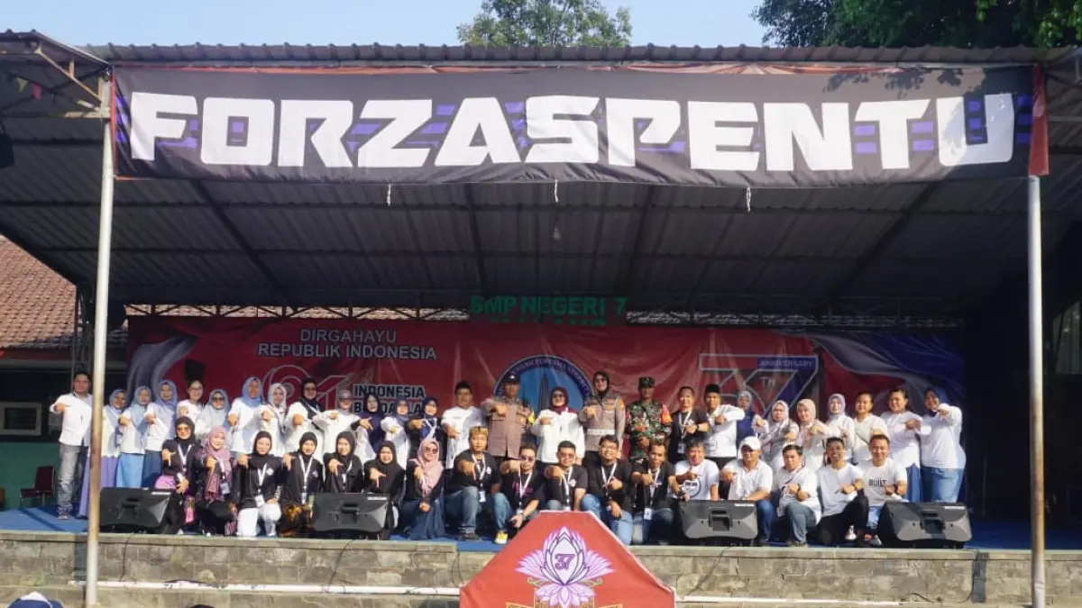 KOMPAK : Puncak kemeriahan perayaan HUT ke-37 SMP Negeri 7 Malang, Senin (31/8).