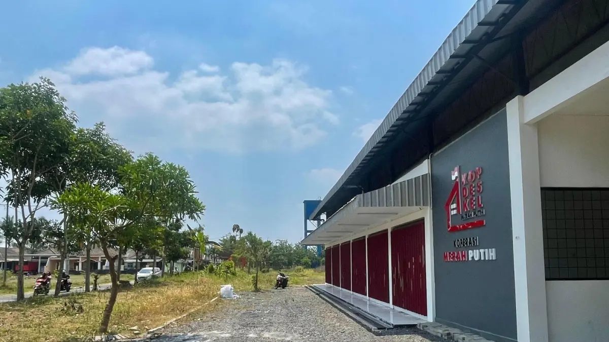 LAHAN TERBATAS: Belum terlihat adanya aktivitas di Gerai Koperasi Merah Putih Arjowinangun, kemarin (3/9). (Andika Satria Perdana/Radar Malang)