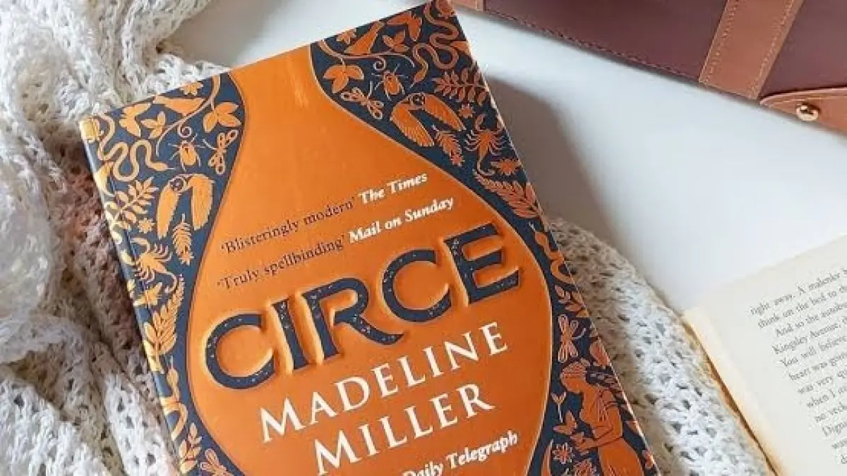 Buku berjudul Circe, karya Madeline Miller. (Wordpress/SnowWhiteHatesApples)