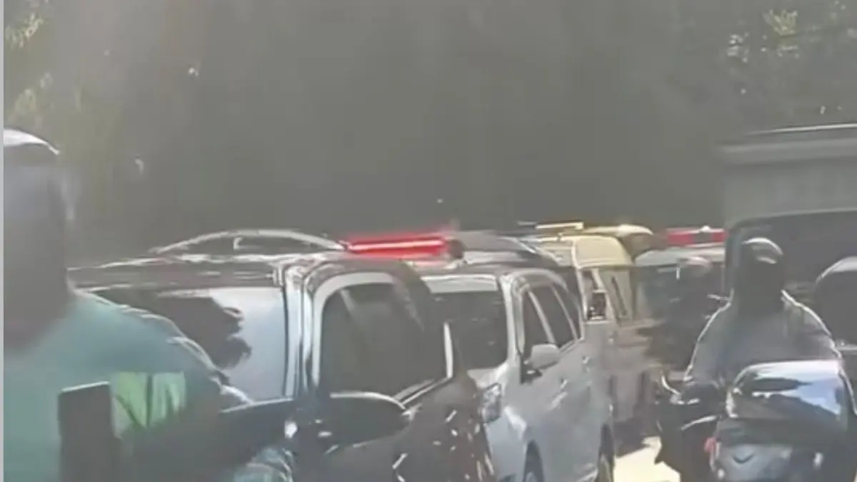Kondisi Jalan Veteran, Kota Malang, dipadati kendaraan usai penemuan jenazah, Jumat (4/9/2026) pagi. Foto: Tangkapan layar Instagram/@malangraya_info
