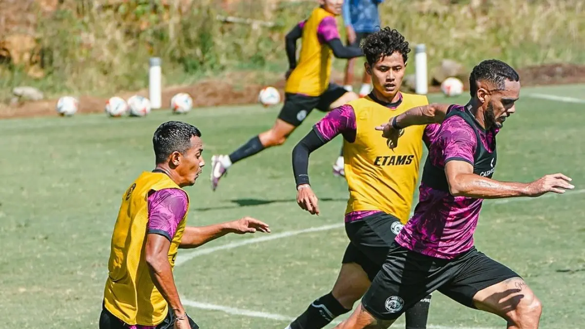 Para pemain Arema FC berlatih di Batu Soccer Field, Kota Batu, Kamis lalu (3/9). (MO Arema FC)