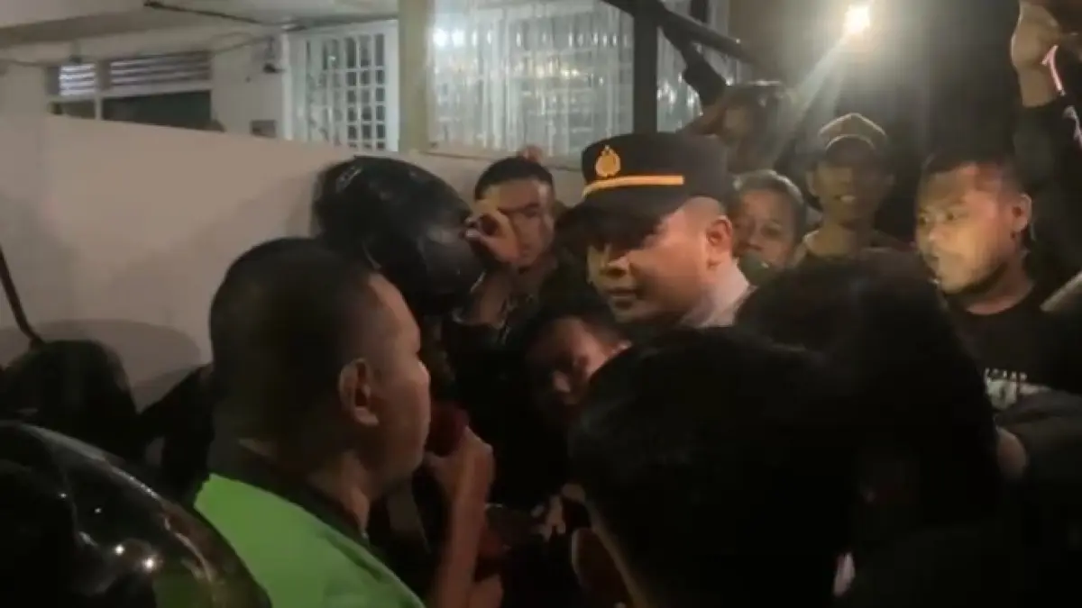 Polisi mengamankan pelaku curanmor yang dikepung warga di Bunulrejo setelah aksinya tepergok. (Polresta Malang Kota)