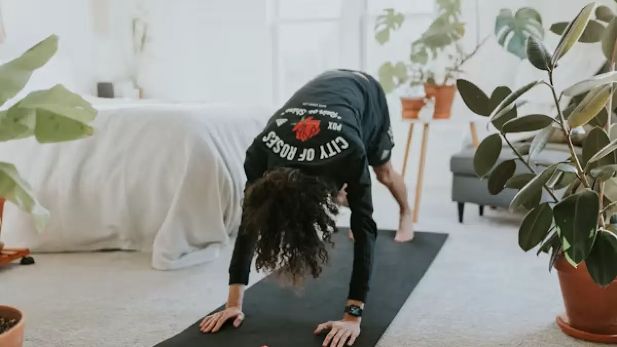 Gerakan workout yang dapat dilakukan di rumah. Sumber: unsplash.com