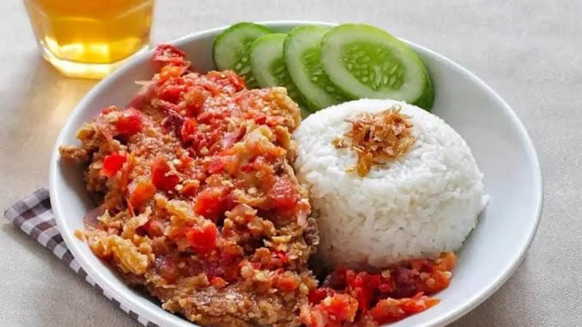Ayam geprek murah rekomendasi (sumber: pinterest @EL-Rumi Putra)