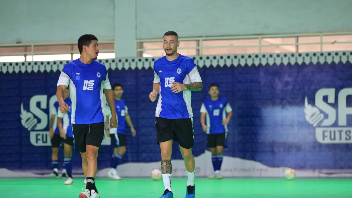 KEMBALI KERJA SAMA: Franklin Douglas (kiri) dan Caique Lemes mengikuti sesi latihan Unggul FC Malang di Saka Futsal Camp, Bekasi, Sabtu lalu (5/9)