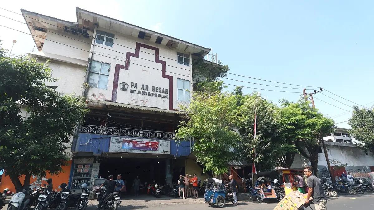 BUTUH PERHATIAN: Rencana revitalisasi Pasar Besar Malang masih mandek. Belum ada titik temu antara keinginan pedagang dan harapan pemkot. (Darmono/Radar Malang)