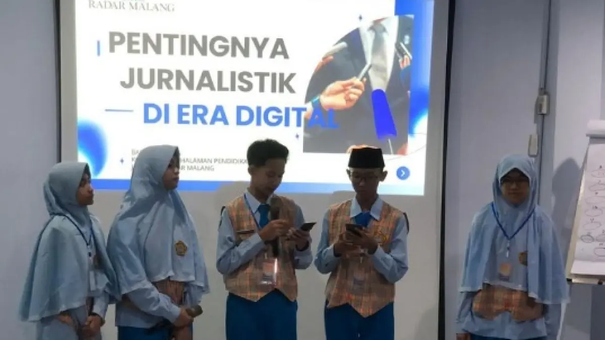 FOKUS: Presentasi siswa SMP Insan Amanah Malang saat belajar jurnalistik, pada 2025 lalu.