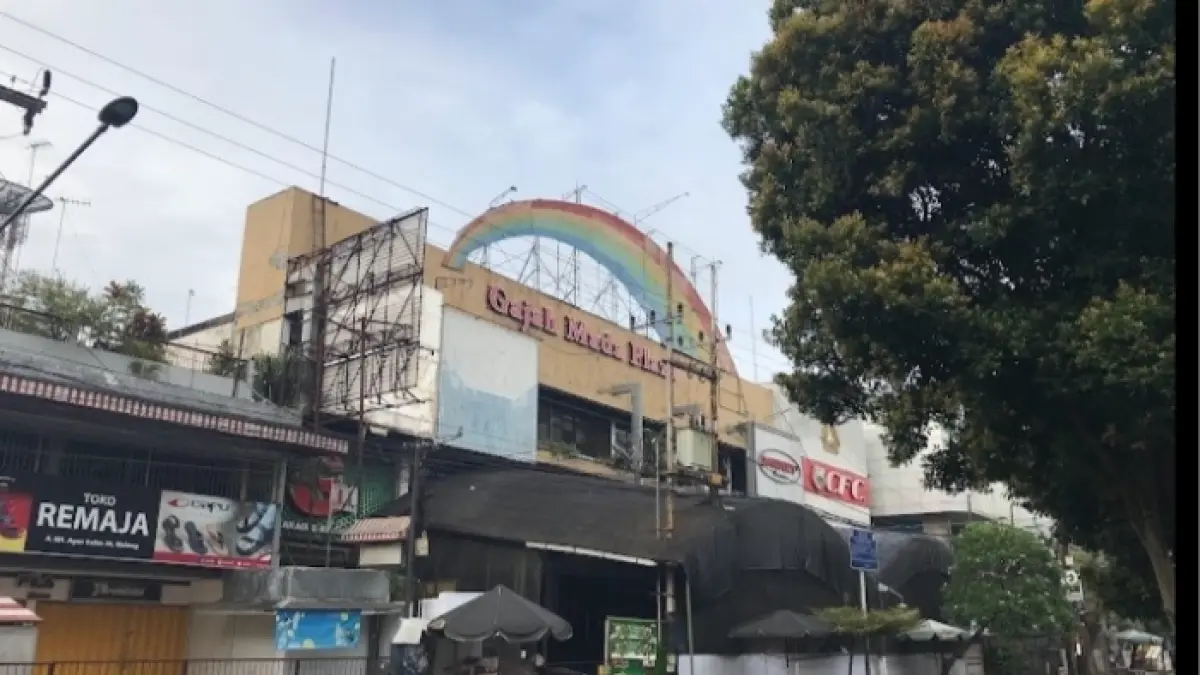 Gajah Mada Plaza, salah satu pusat perbelanjaan yang masih bertahan di Kota Malang.