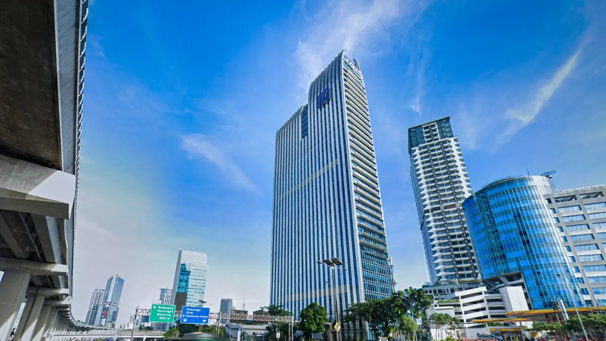 Gedung BRI Tower di Jakarta Selatan menjadi simbol kekuatan fundamental perseroan yang mencatatkan laba bersih Rp31,2 triliun pada Triwulan II 2026.