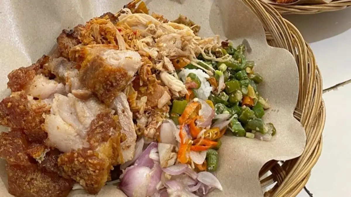 Nasi babi khas Bali rekomendasi yang ada di Malang (sumber: pinterest @alexandra)