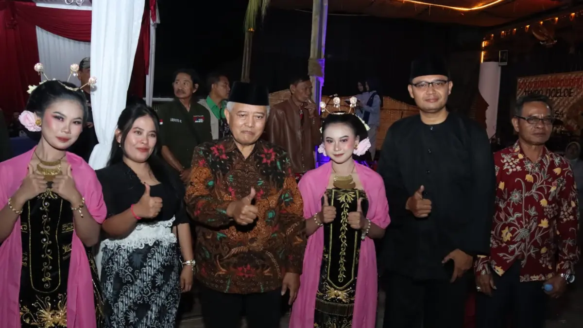 Bupati Malang Drs H. M. Sanusi MM bersama jajaran Pemerintah Kabupaten Malang hadir membuka Mendalan Kulon Tempoe Doloe Part II.