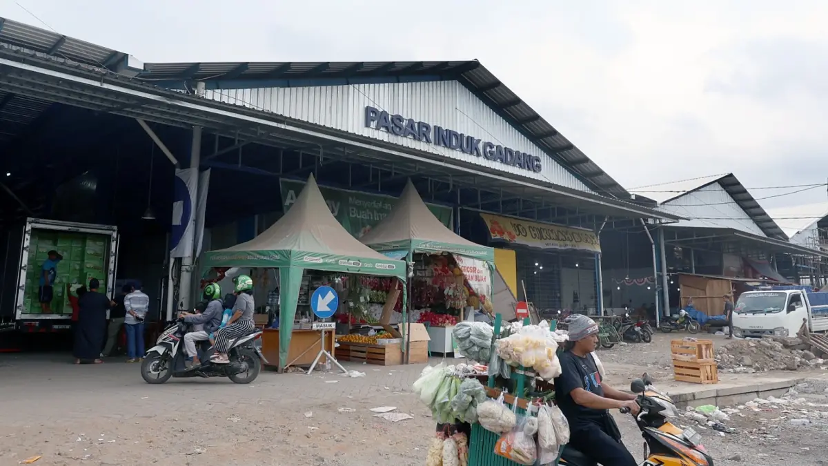JADI MILIK PEMKOT: Bangunan relokasi Pasar Induk Gadang bakal dihibahkan ke Pemkot Malang setelah semua pedagang berpindah. (Darmono/Radar Malang)