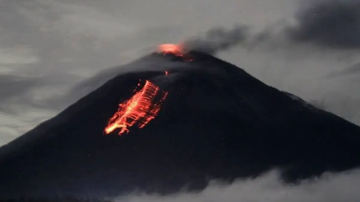 Ilustrasi gunung erupsi. Sumber: Pinterest.