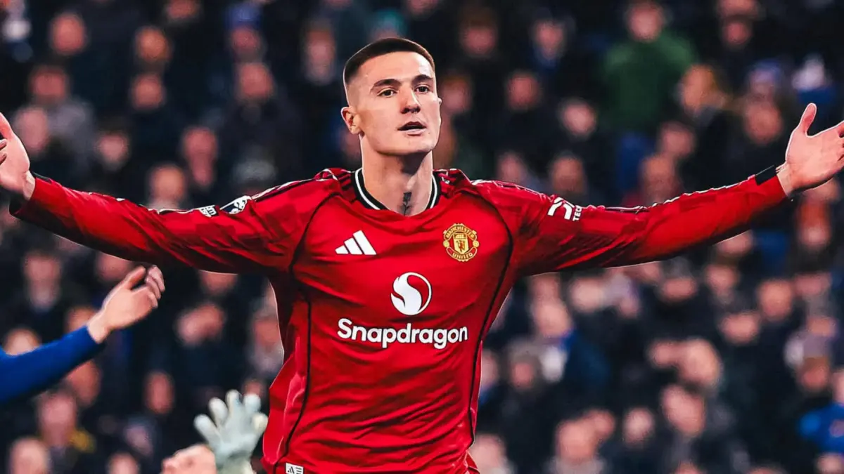 Benjamin Sesko berseragam Manchester United. Sumber: IG/@benjaminsesko