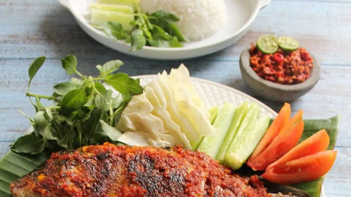 Kuliner di daerah Sawojajar Malang, mulai dari ayam bakar sampai seafood (sumber: pinterest @Heny Widiastuti)