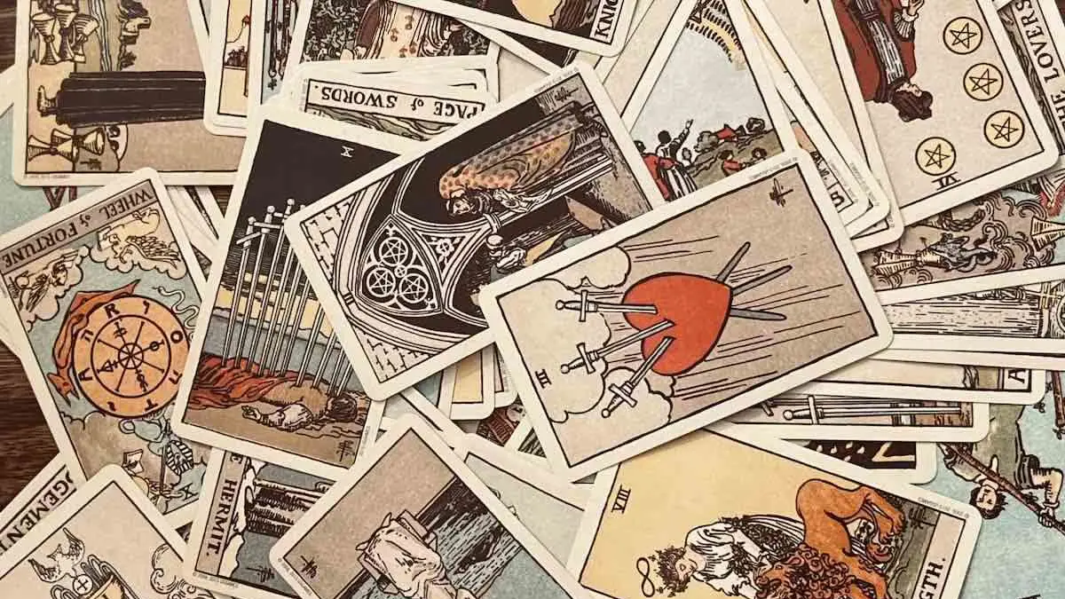 Mitos-mitos tentang tarot yang masih banyak dipercaya. Sumber: Pinterest
