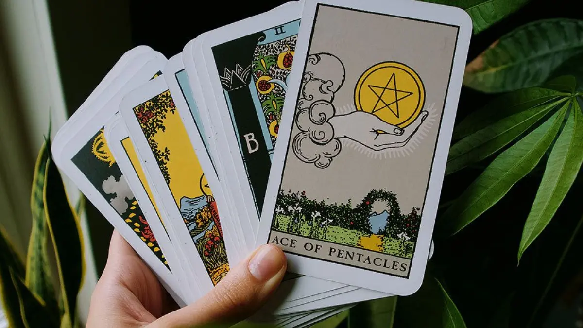 Konten Pick a Card di TikTok ramai digemari Gen Z. Sumber: Pinterest