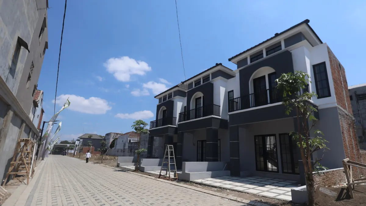 TERTAHAN: 
Pembangunan 
The Samaya 
Luxury 
Residence di 
Kecamatan 
Sukun terus 
berproses. Bea 
Perolehan Hak 
atas Tanah 
Bangunan 
(BPHTB) 2026 
menunjukkan 
tren yang 
kurang baik.