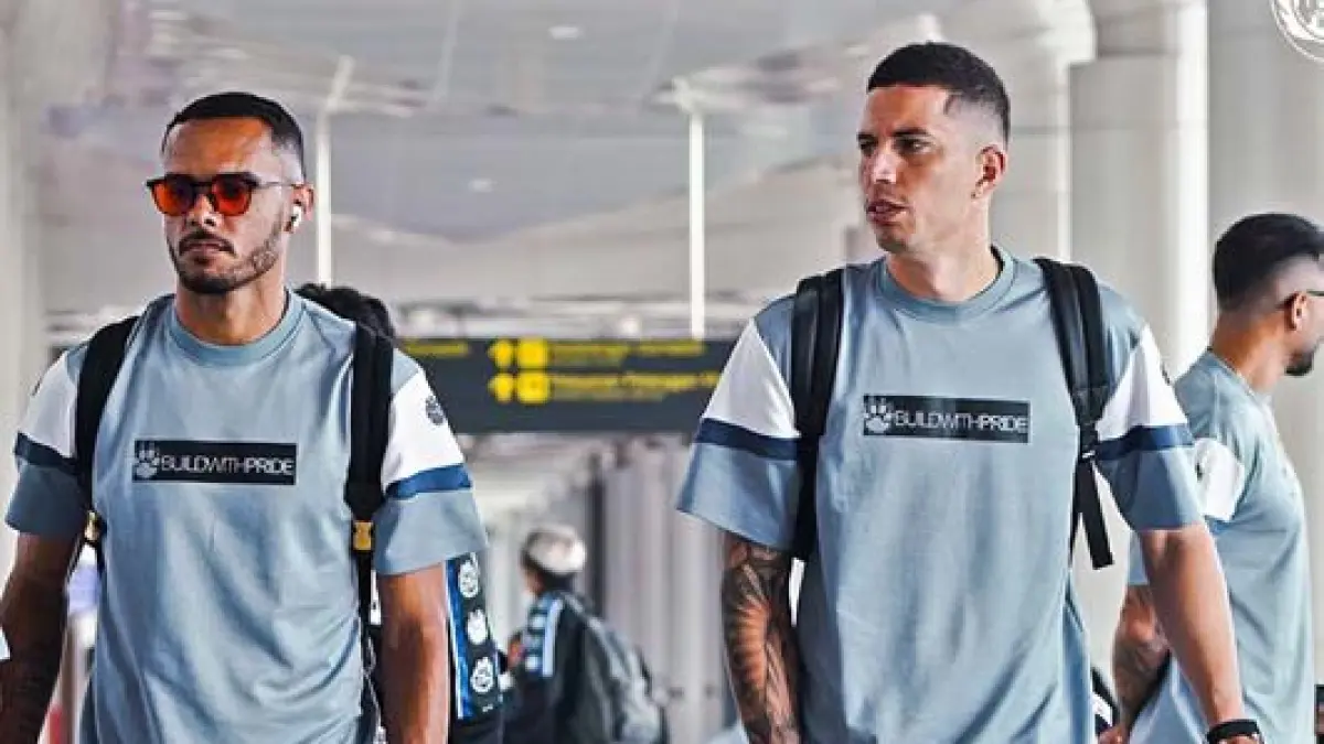 HARUS BERADA PTA SI: Diego Landis dan Careca melakukan perjalanan ke Parepare Jumat lalu (11/9). Keduanya dan tim tak bisa melakukan official training di kandang PSM, kemarin.