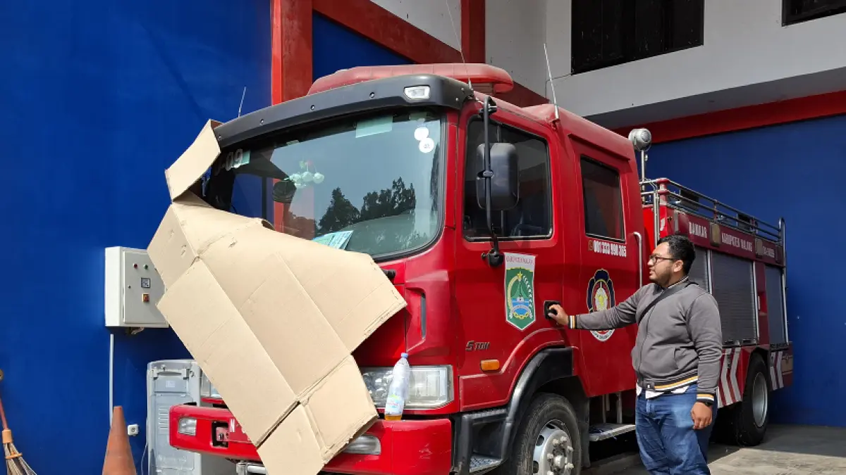 Mobil stir kiri milik Damkar Kabupaten Malang (foto BIYAN MUDZAKY HANINDITO/RADAR MALANG)