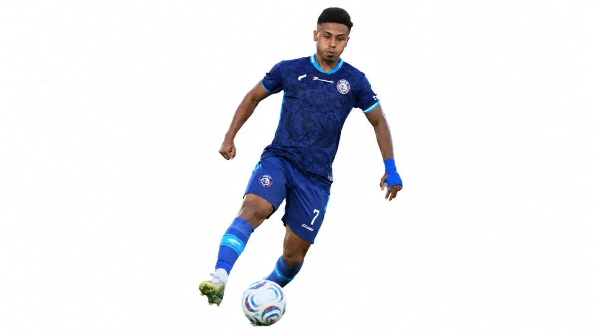 TERMOTIVA SI: Winger Arema FC Gabriel Silva menggiring bola dalam laga BRI Super League pekan pertama di Stadion Kanjuruhan.