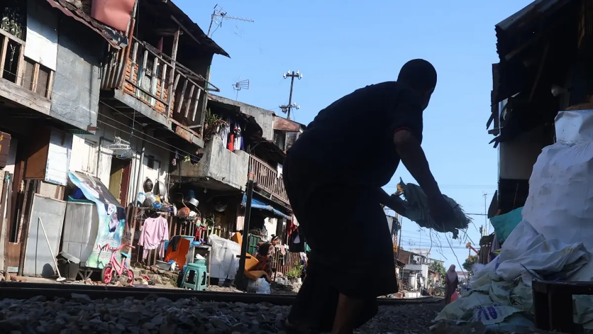 BUTUH PERHATIAN: Sejumlah rumah di kawasan Jodipan membutuhkan bantuan pemerintah. (Darmono/Radar Malang)