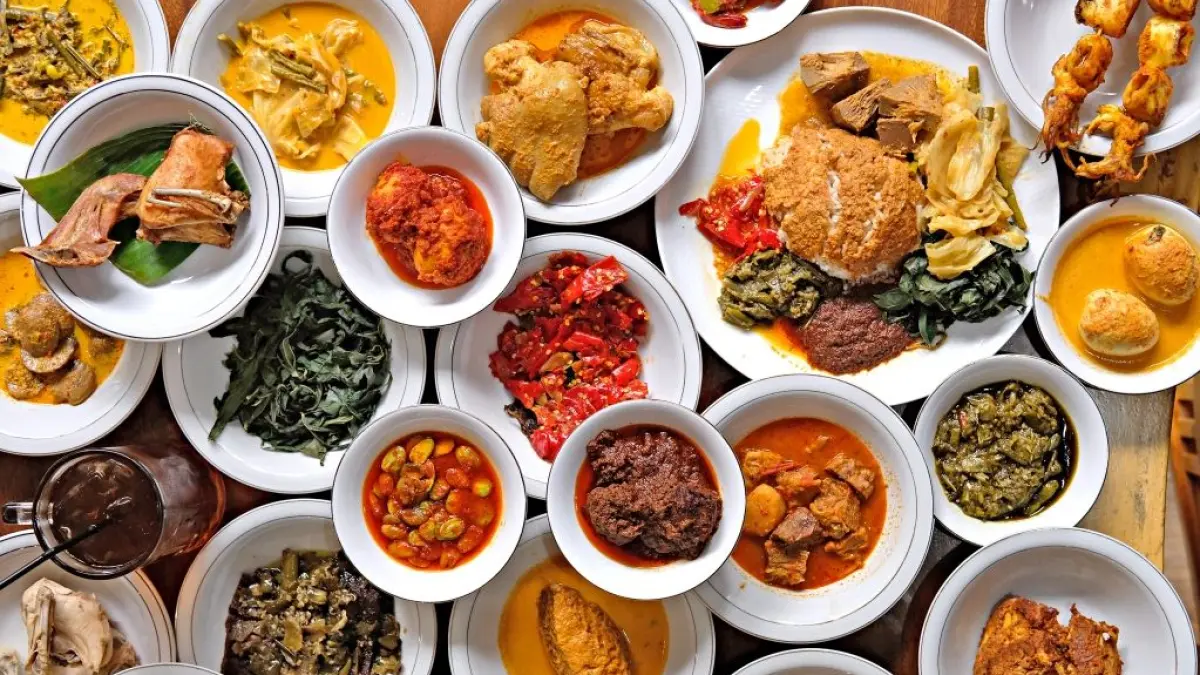 Deretan tempat makan di Malang yang menawarkan menu beragam tanpa perlu masuk ke dalam mall (sumber: pinterest @Chandra Triady)