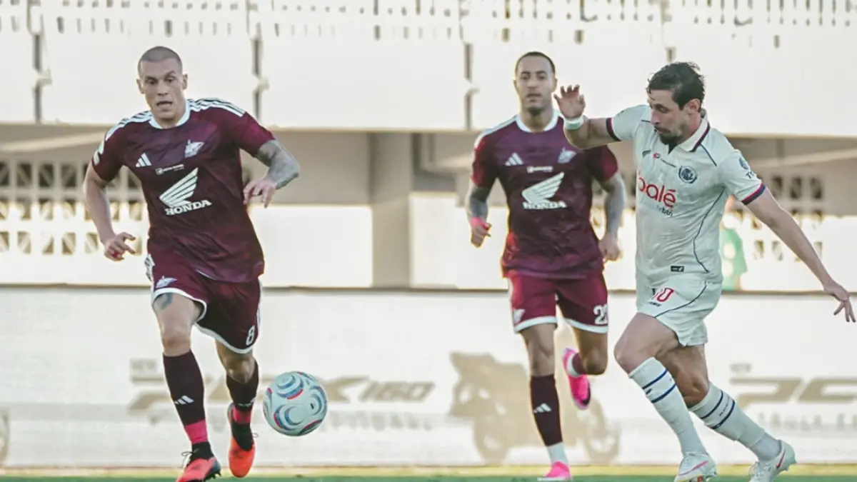Gustavo Franca saat menghadapi PSM Makassar di BRI Super League. Sumber: Instagram/@aremafcofficial.